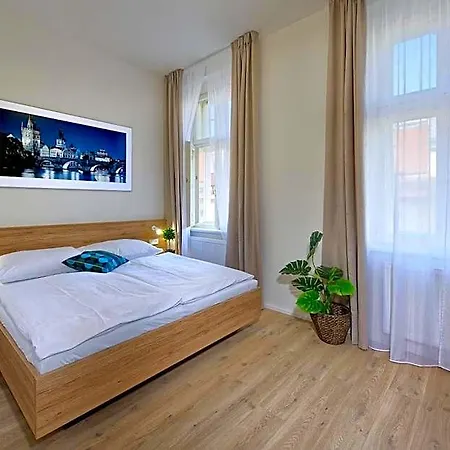 Aparthotel Downtown Jugoslavska 4*