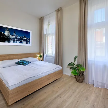 Downtown Jugoslavska Aparthotel 4*